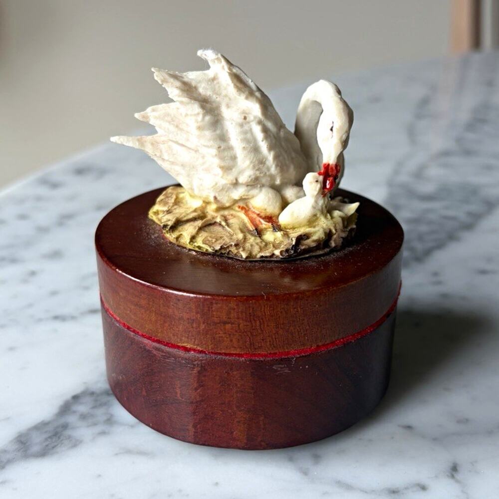 Round Wooden Trinket Box White Swan Figurine Lid Red Felt Lined Interior